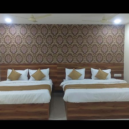 Siddi Vinayaka Hotel Hyderabad Exterior foto